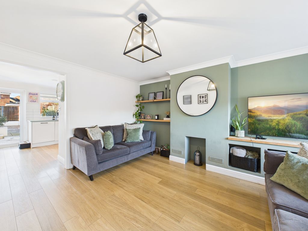 Property photo 2 of 11 Living Room