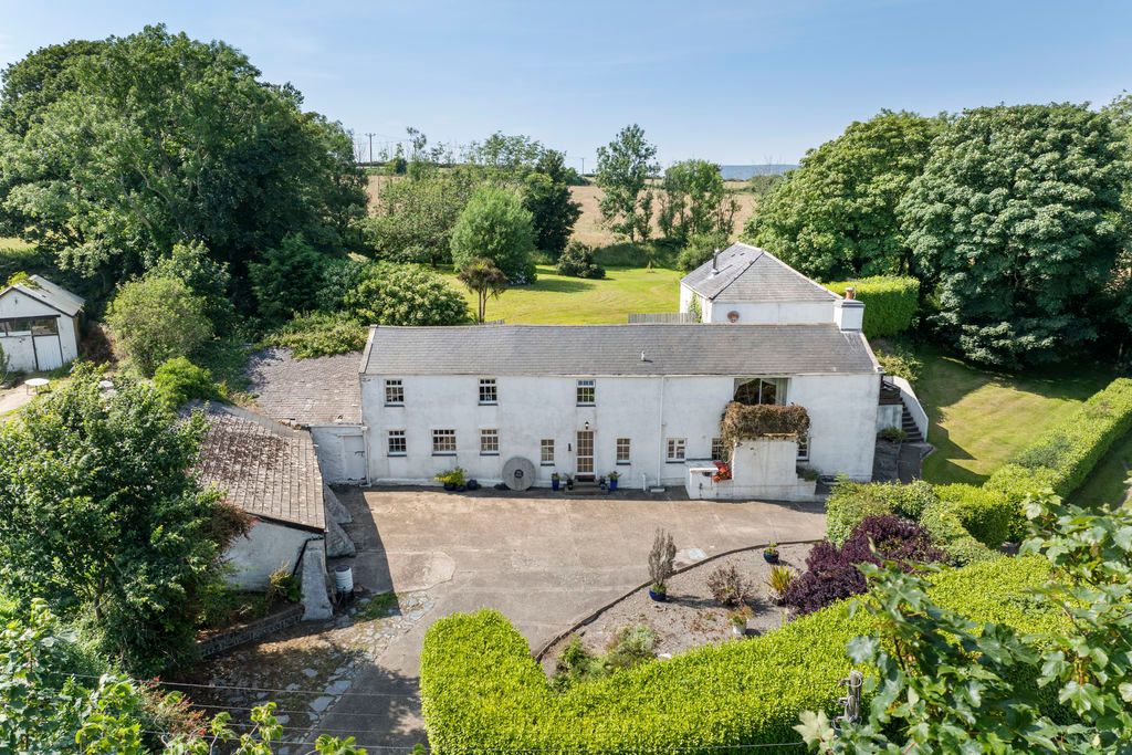 Property photo 3 of 54 Ballacregga House & Barn