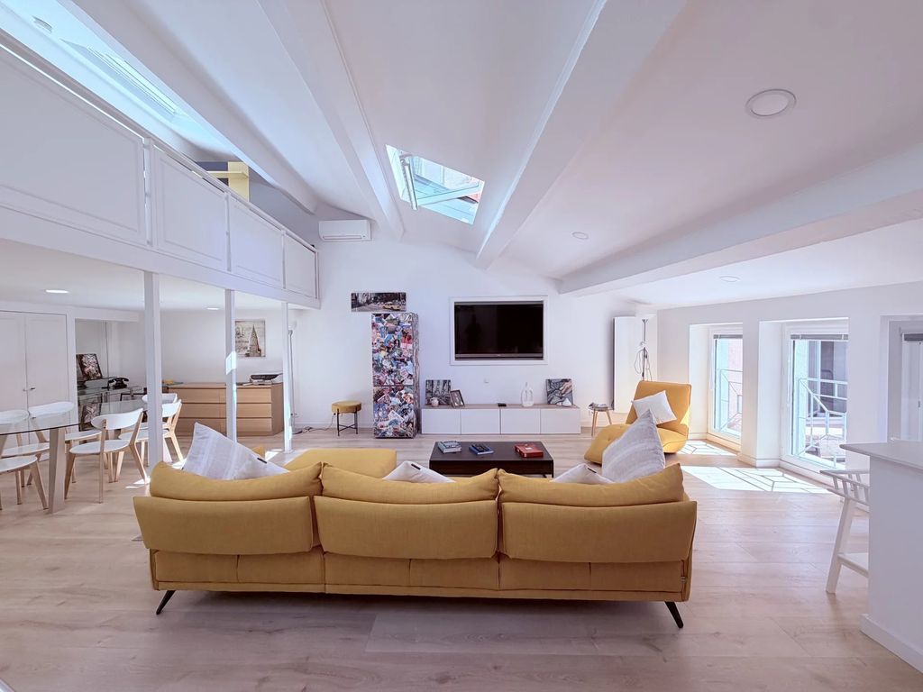 Property photo 1 of 10 Cannes Banane — Exceptional Top Floor: 130 Sqm Loft Under The Eaves
