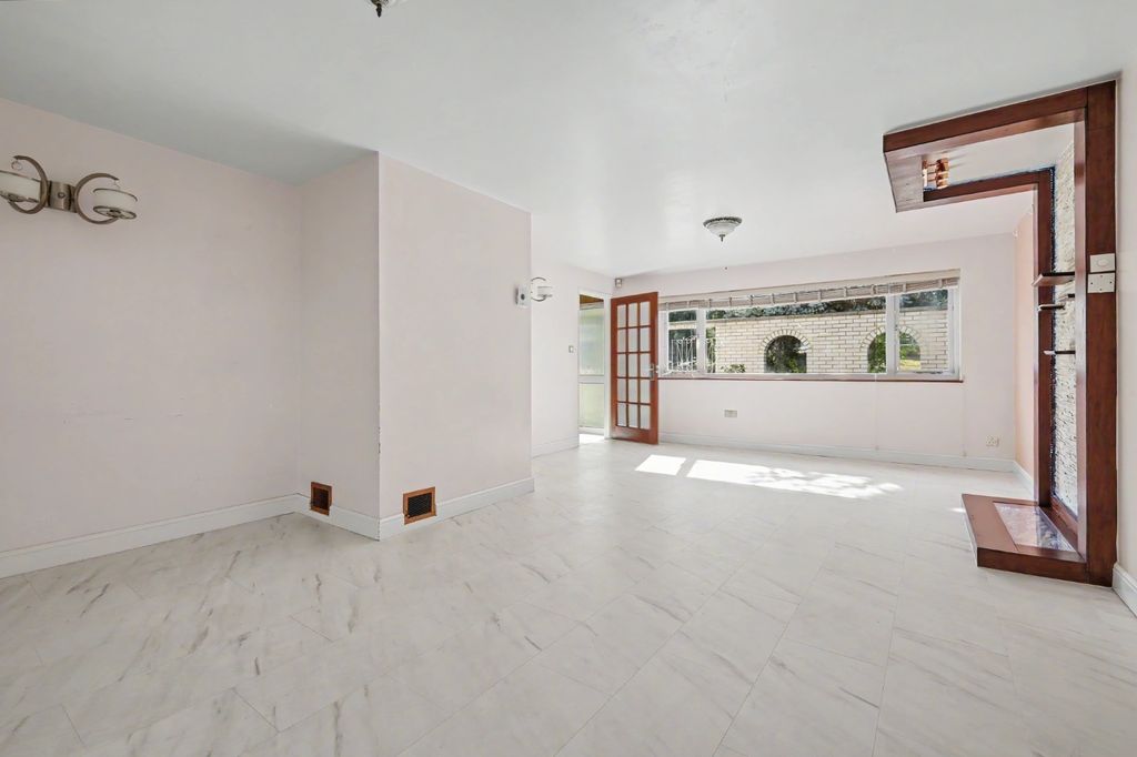 Property photo 3 of 22 5377365