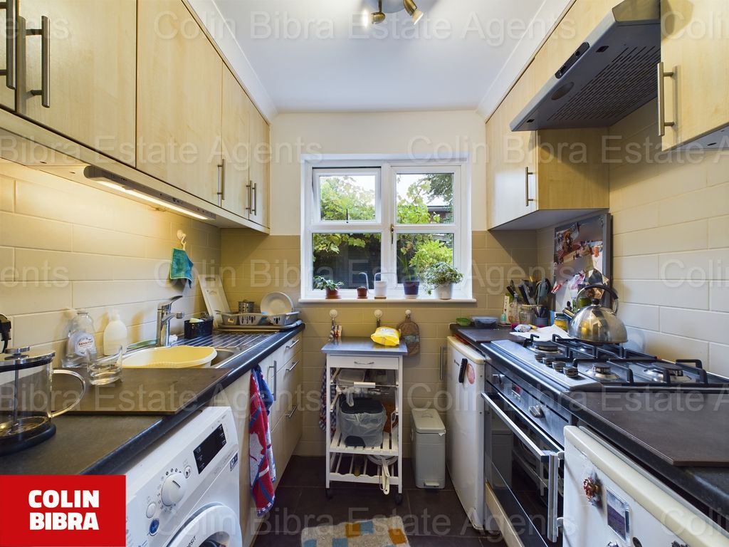 Property photo 3 of 8 Cam02538G0-Pr0328-Still006