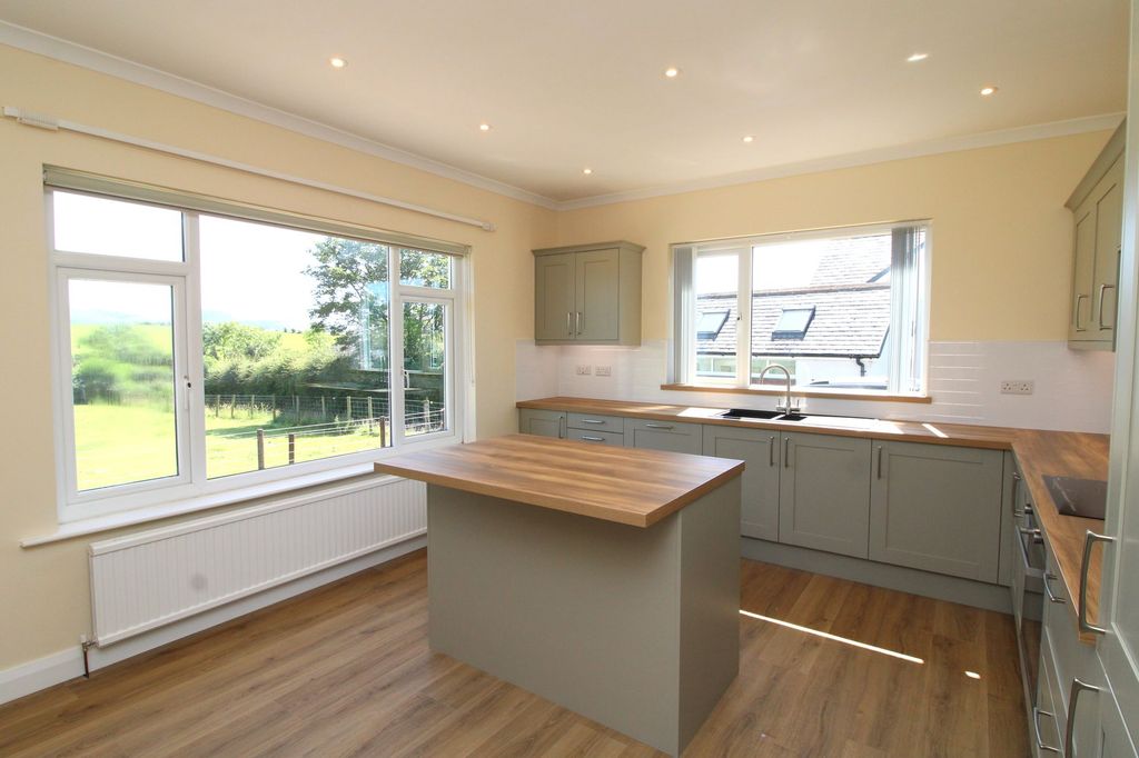Property photo 3 of 30 Kitchen