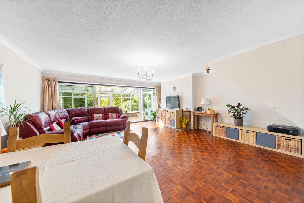 Property photo 2 of 23