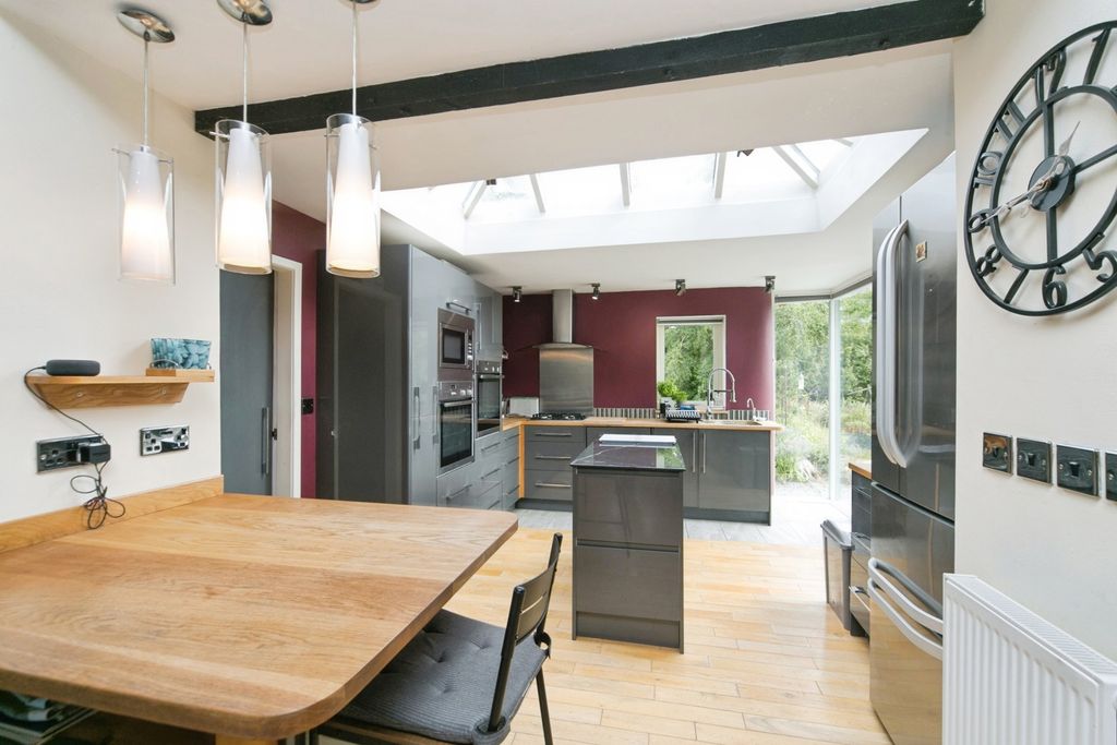 Property photo 3 of 36 Pbox-Img.Jpg