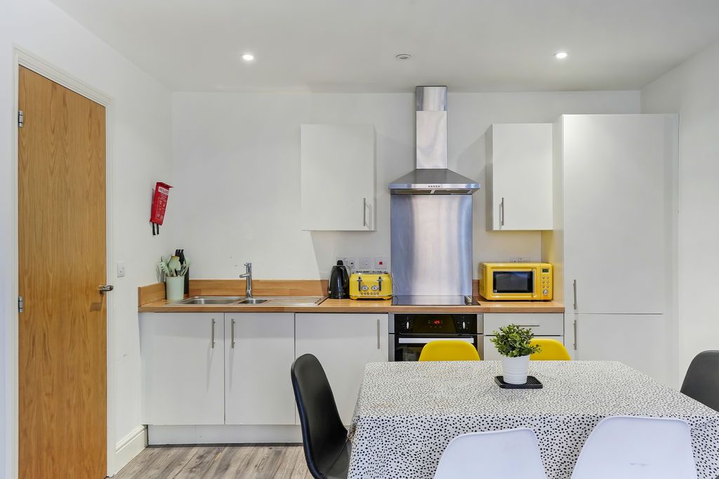 Property photo 2 of 15 Kitchen