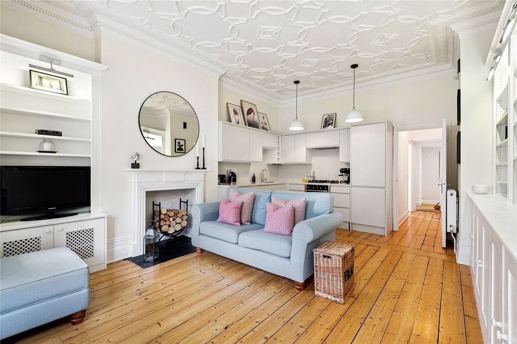 Property photo 2 of 11 Kitchen/Reception