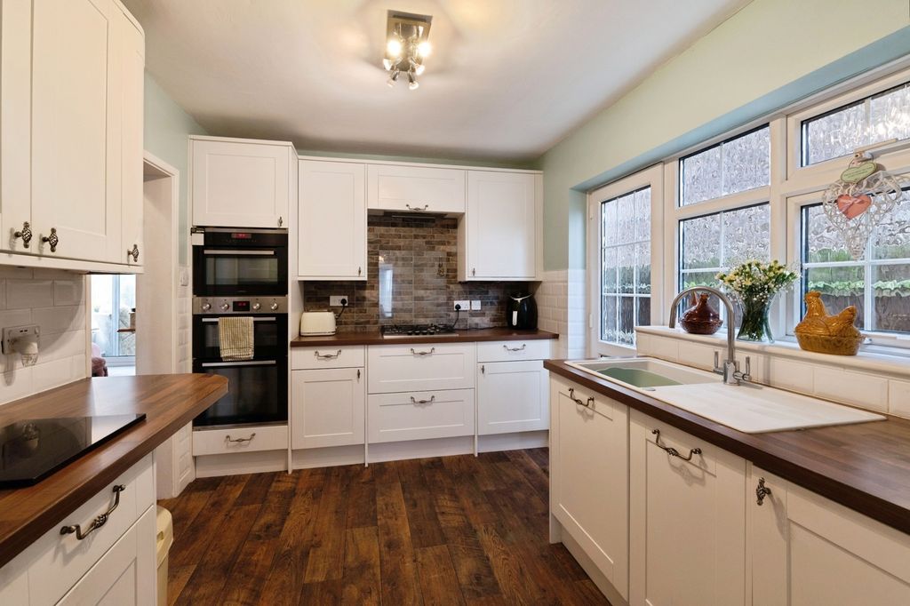 Property photo 3 of 22 Kitchen