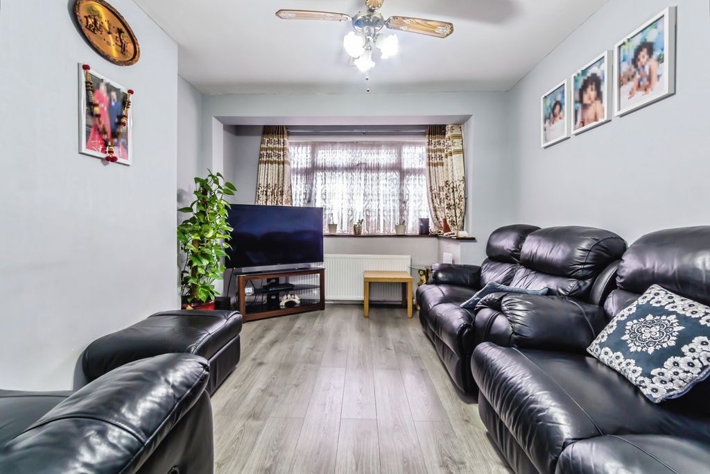 Property photo 3 of 23 Pbox-Img.Jpg