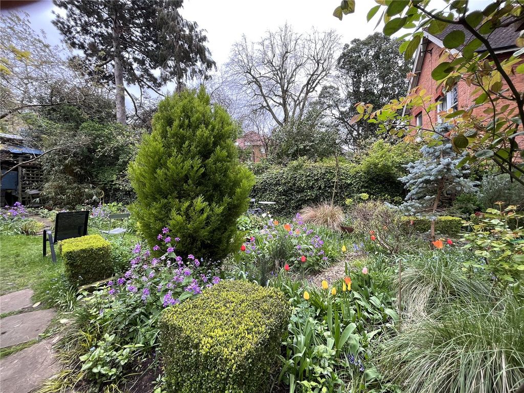 Property photo 2 of 9 Picture No. 21