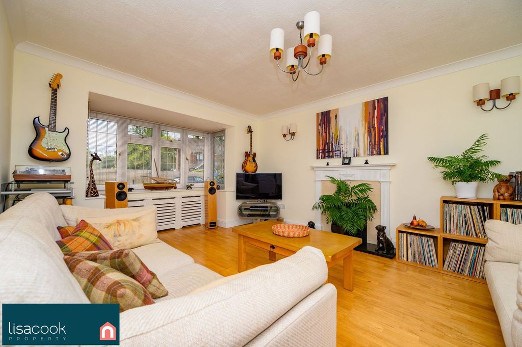 Property photo 2 of 28