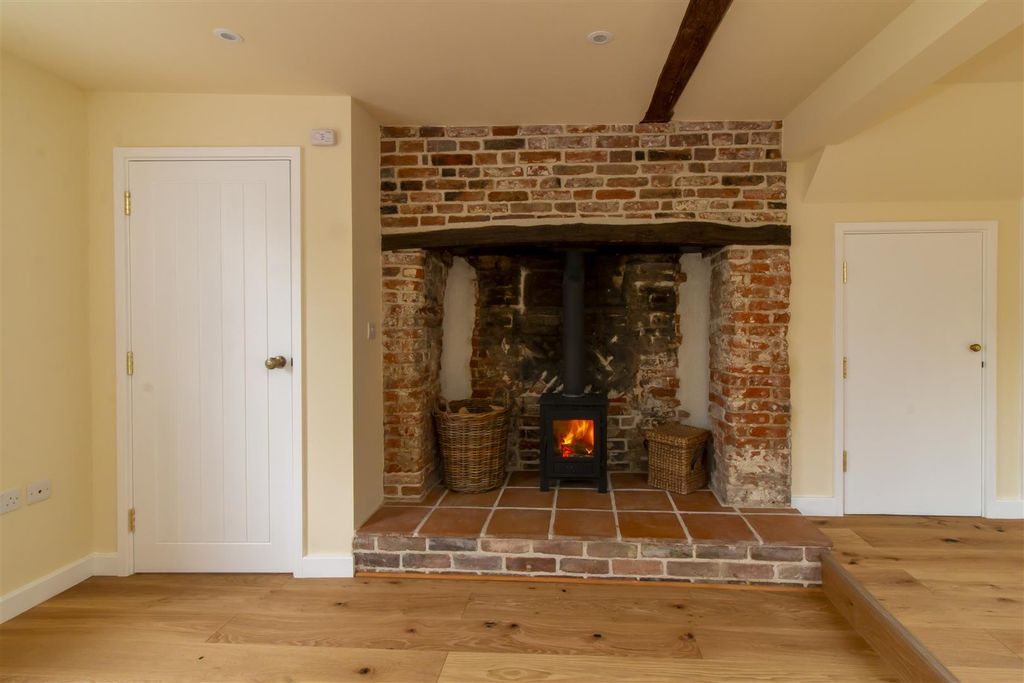 Property photo 3 of 24 Lounge / Diner