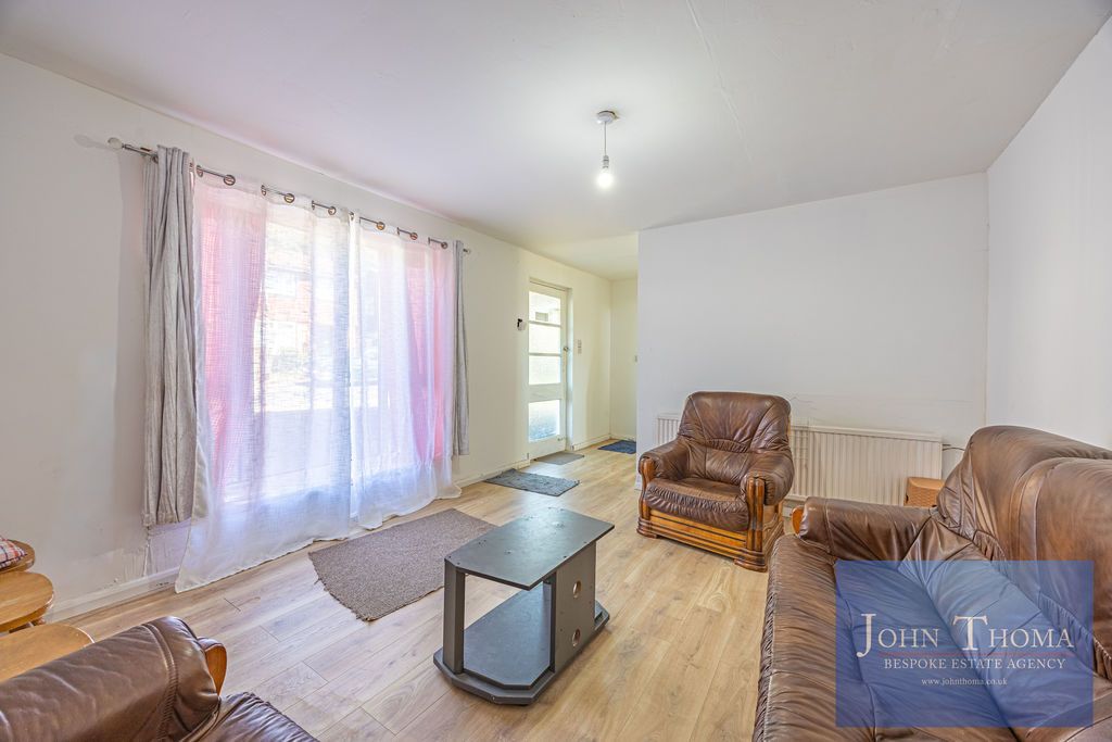 Property photo 3 of 11 Photo 3