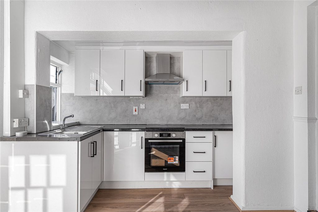 Property photo 3 of 17 Kitchen