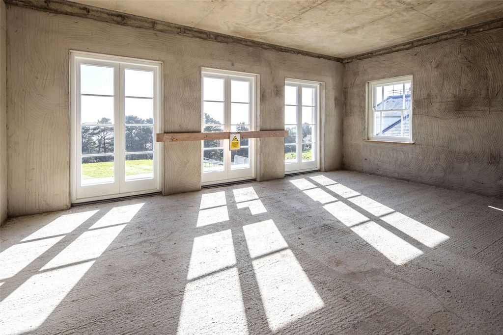 Property photo 3 of 19 Internal