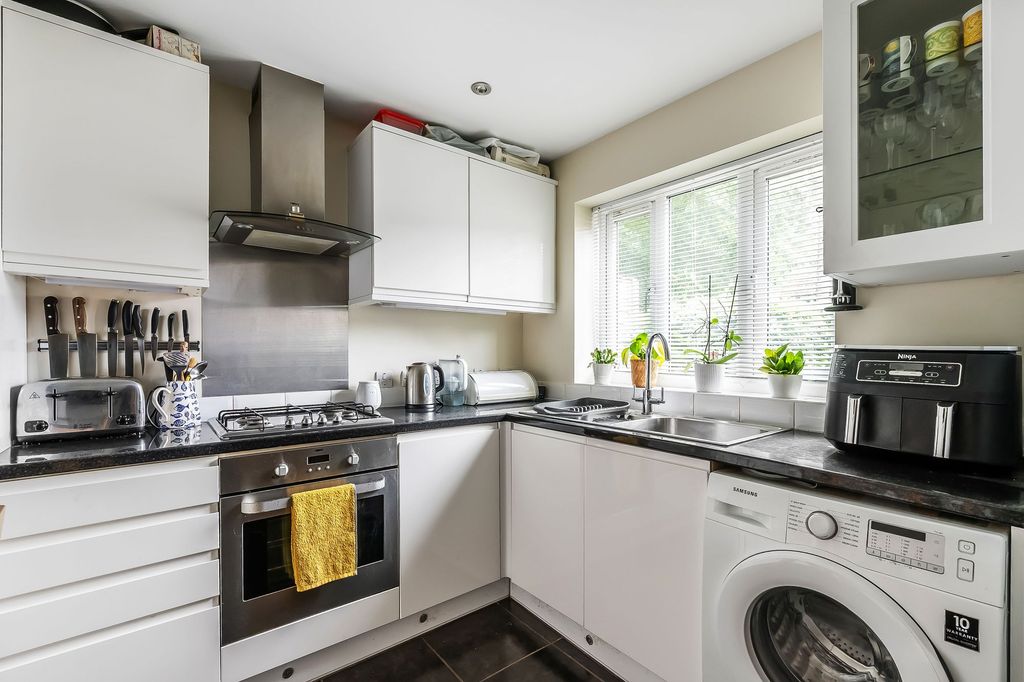 Property photo 3 of 24