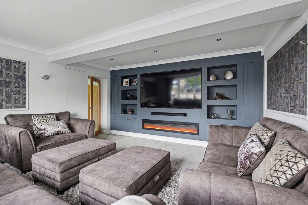 Property photo 3 of 24