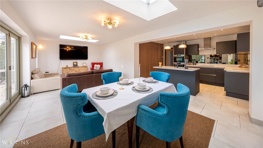 Property photo 2 of 43 Picture No. 33