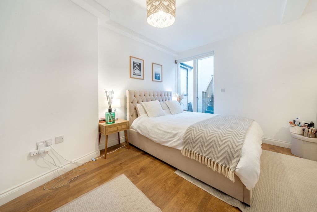 Property photo 2 of 6 4
