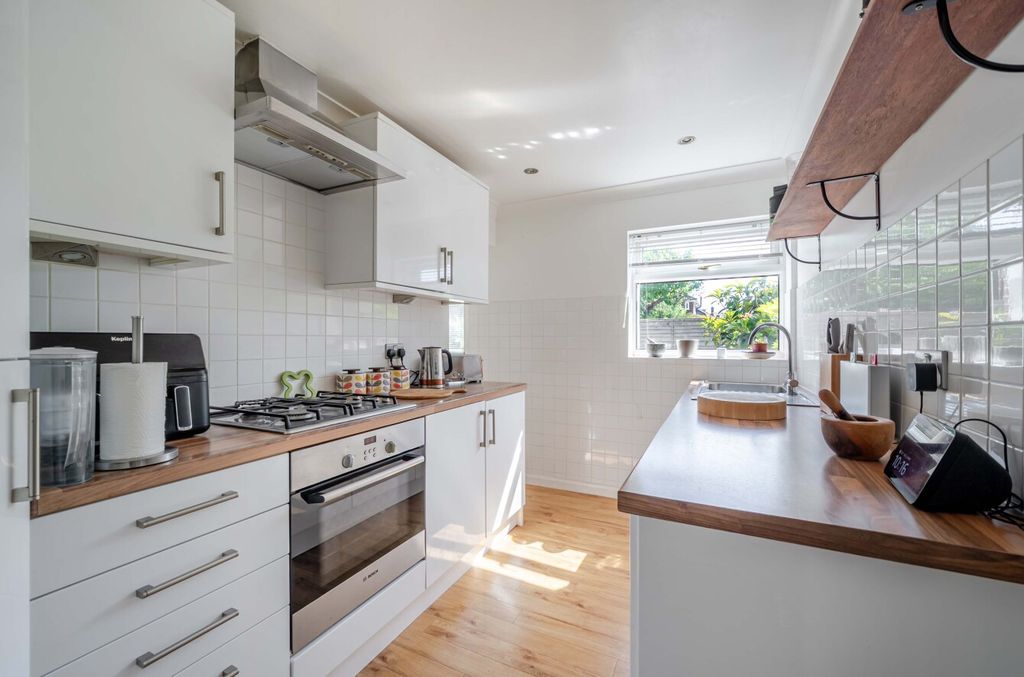 Property photo 3 of 13 1456030-19-6A1024...