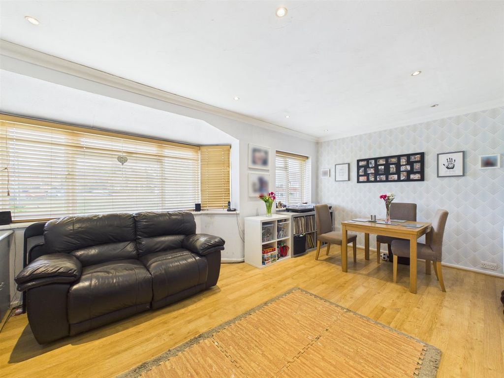 Property photo 3 of 13 Cam02885G0-Pr0590-Still005.Jpg