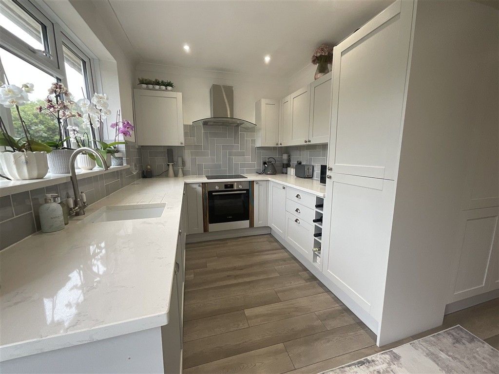 Property photo 2 of 8 Kitchen