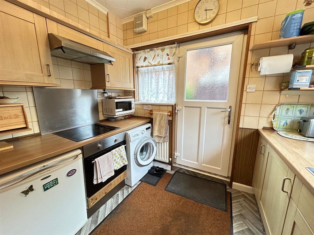 Property photo 3 of 16 Kitchen 3.Jpg