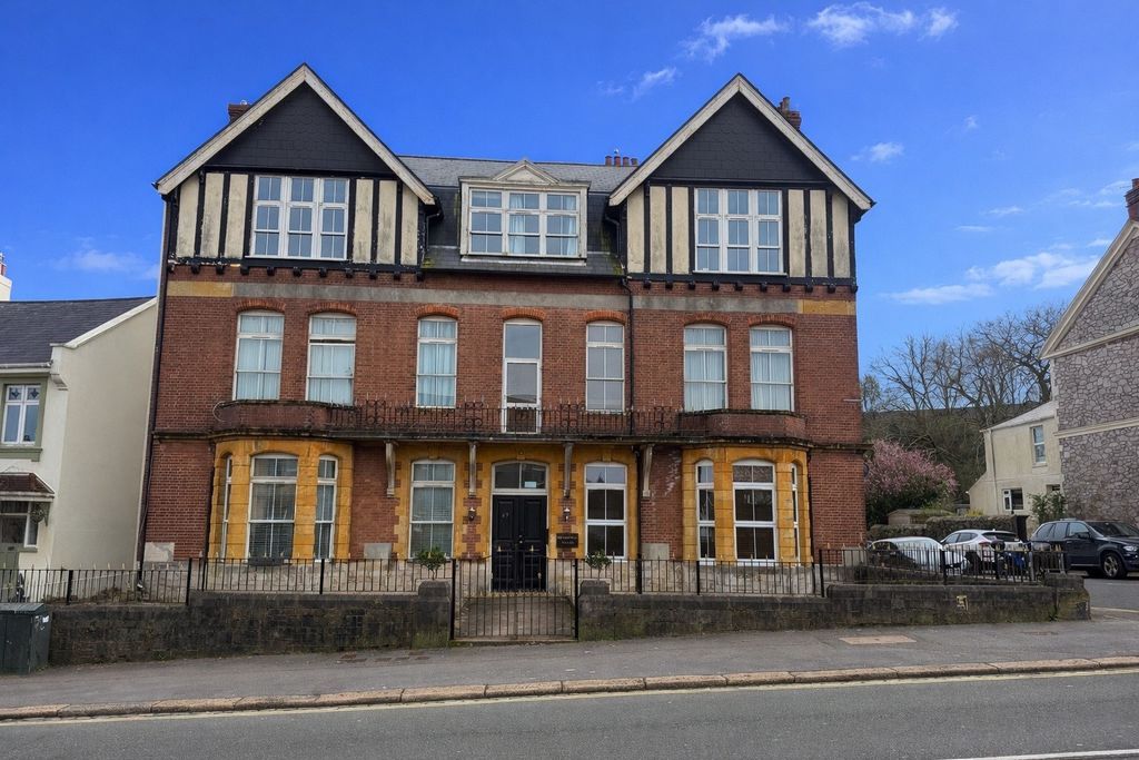 Property photo 1 of 18 Photo 18