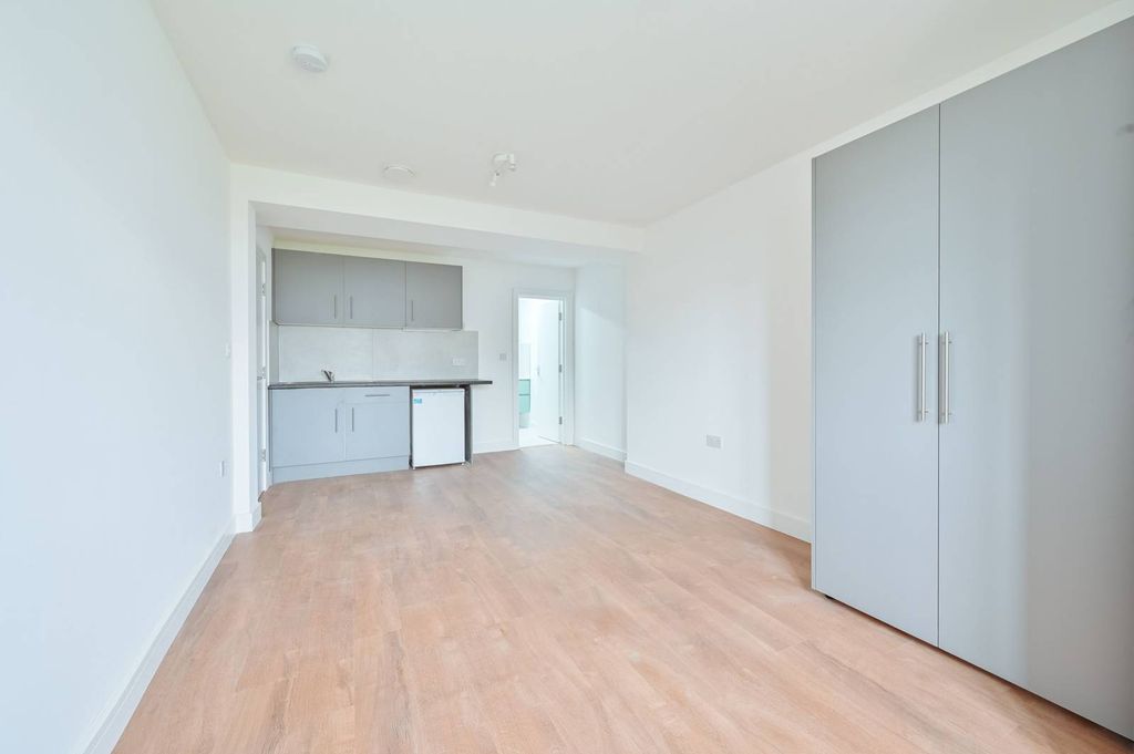 Property photo 3 of 5
