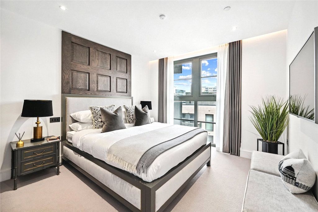 Property photo 2 of 7 Brigade Court