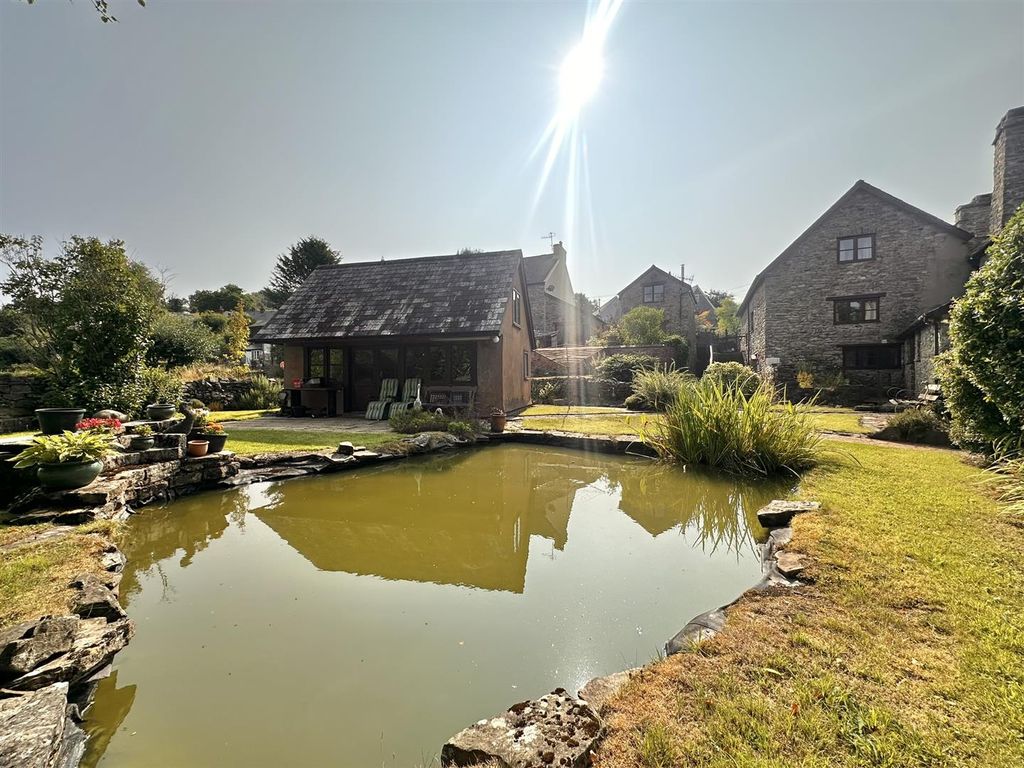 Property photo 1 of 39 Rear Garden