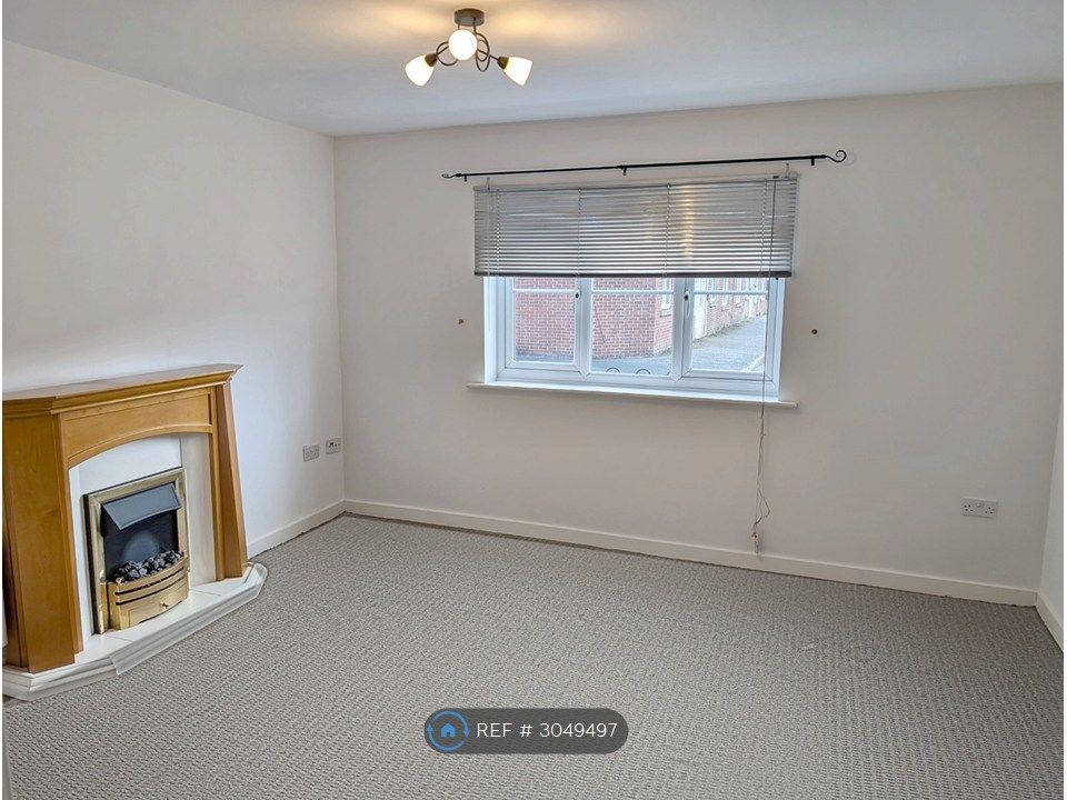 Property photo 3 of 18 Living Room