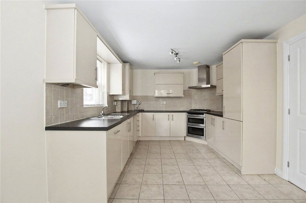 Property photo 2 of 12 Picture No. 23