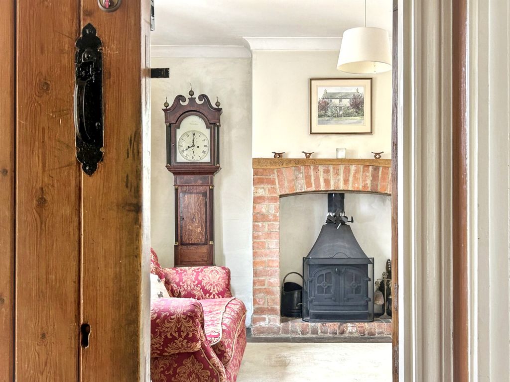 Property photo 3 of 30 Image00011