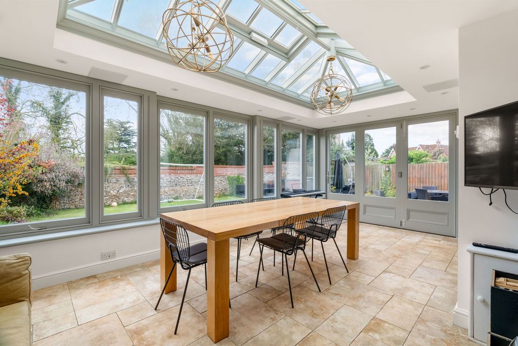 Property photo 2 of 21