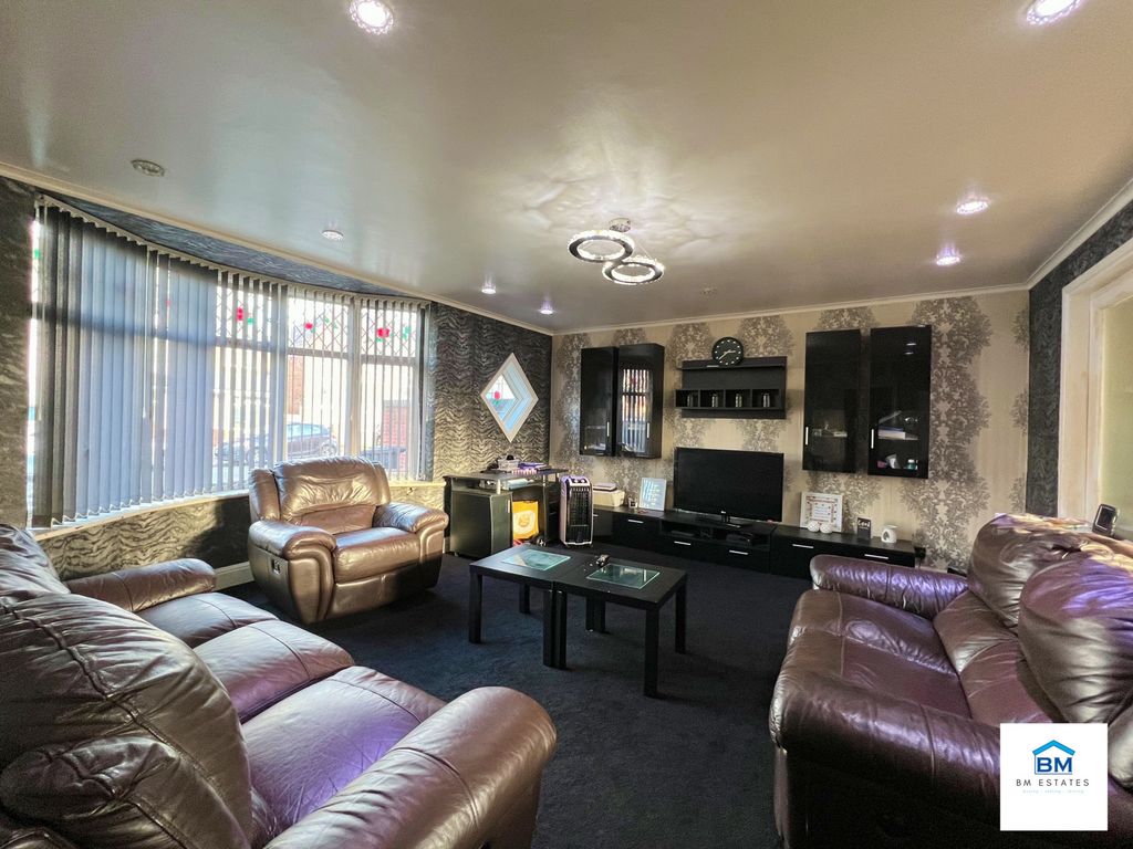Property photo 3 of 10 Lounge