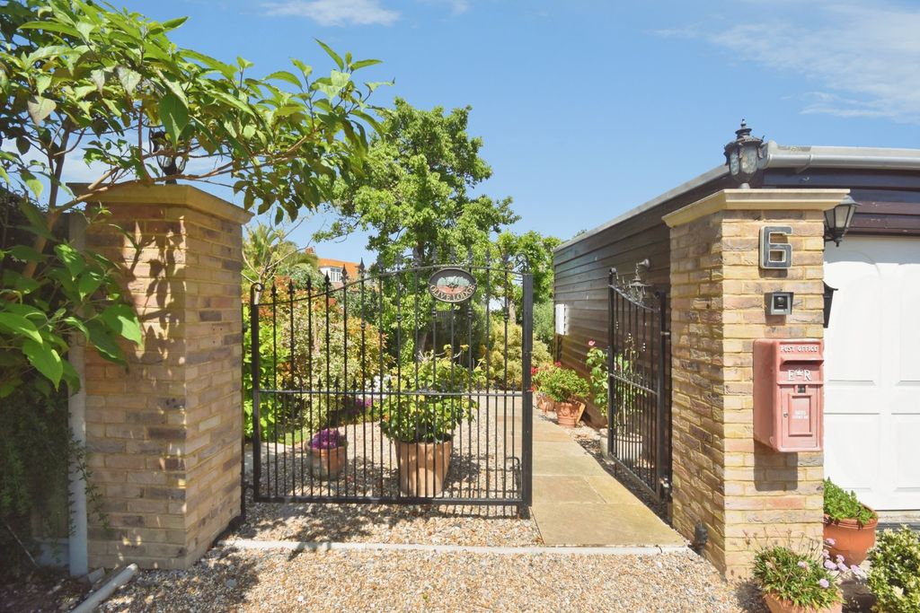 Property photo 2 of 26