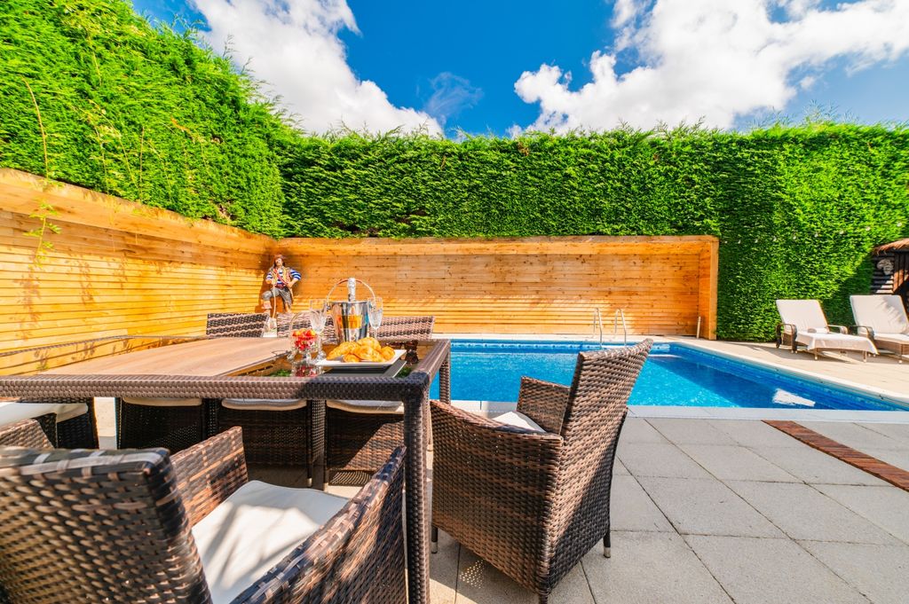 6 bed detached house for saleCastleton Rise, Castleton CF3 photo 5
