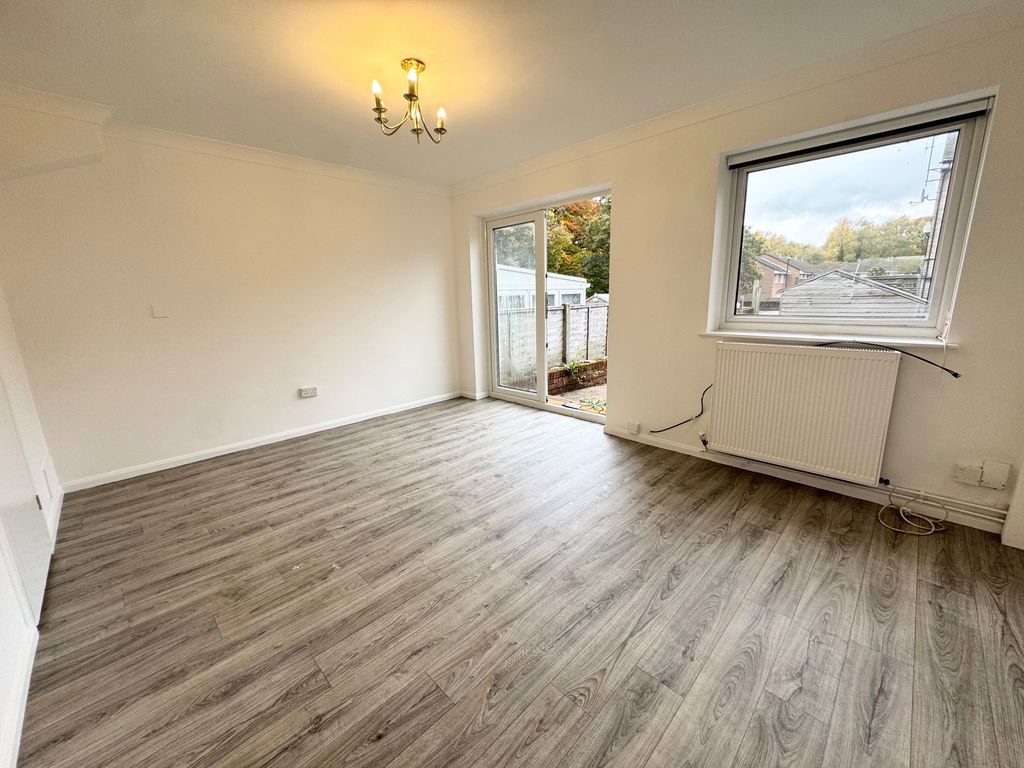 Property photo 2 of 12 Lounge