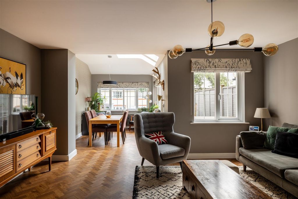 Property photo 2 of 25