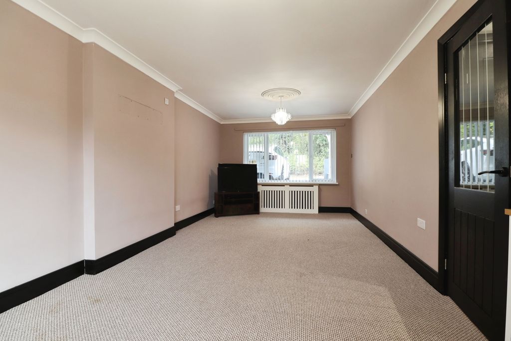 Property photo 3 of 19 Image 2