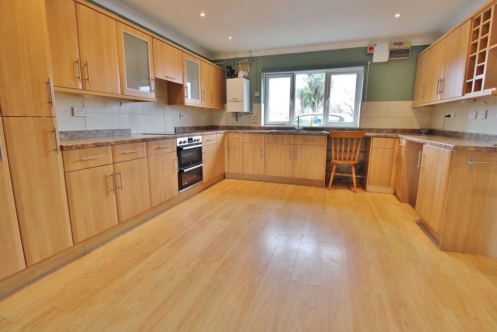 Property photo 3 of 27