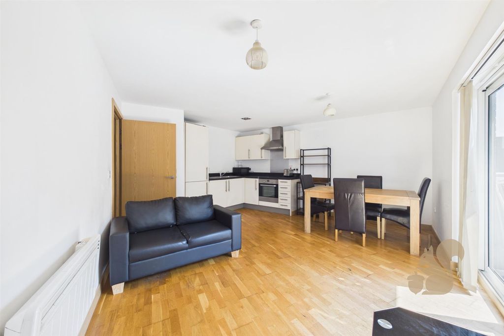 Property photo 3 of 8 Cam01254G0-Pr0488-Still005.Jpg