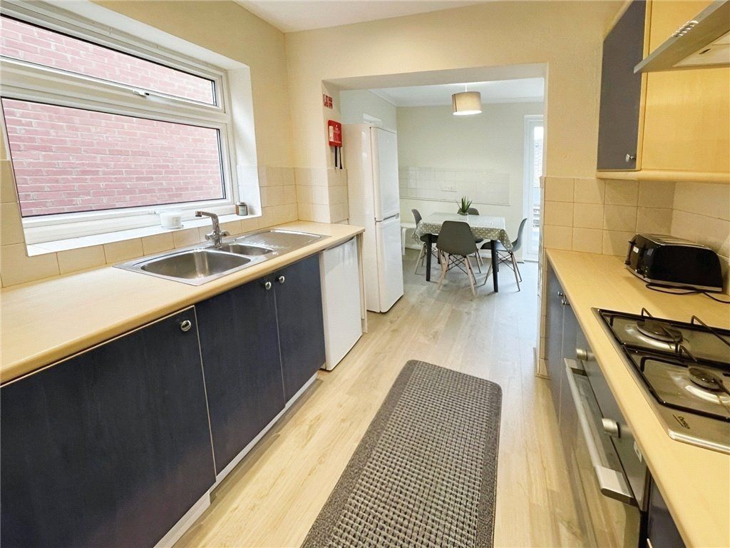 Property photo 2 of 12 Kitchen