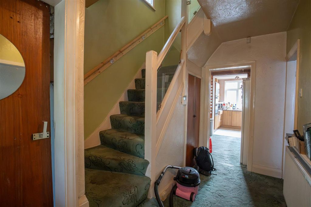 Property photo 2 of 19 Entrance Hallway
