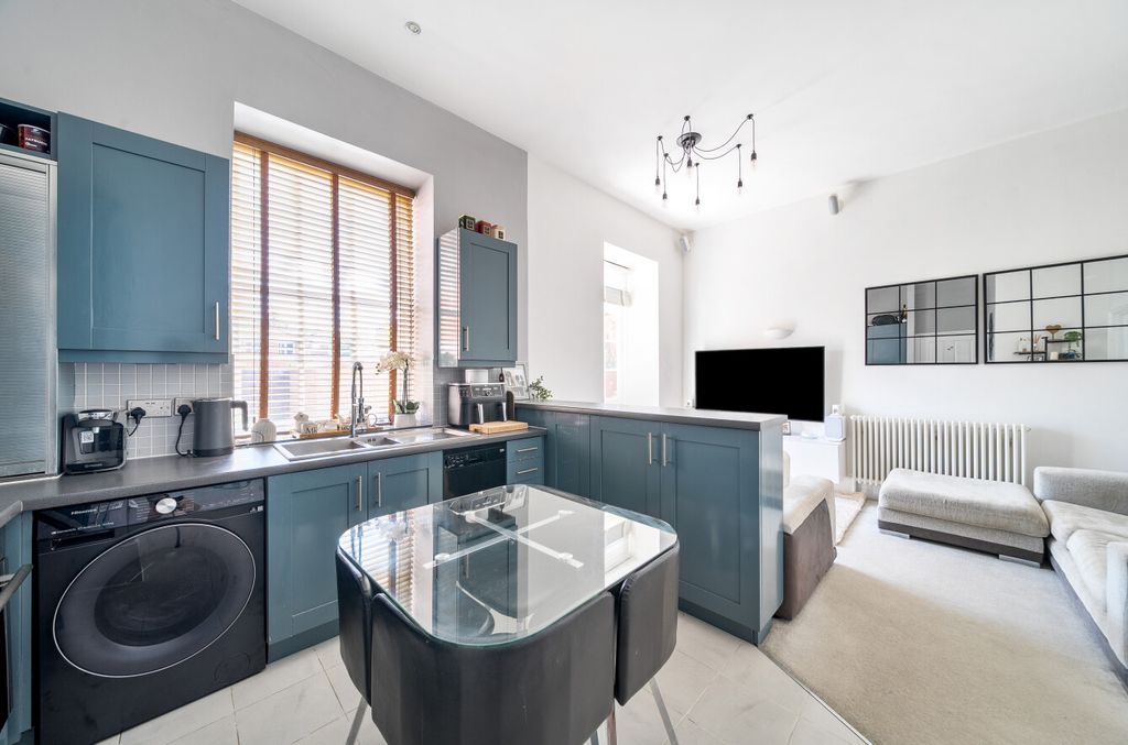 Property photo 2 of 15 1492663-12-6A4Fe2...