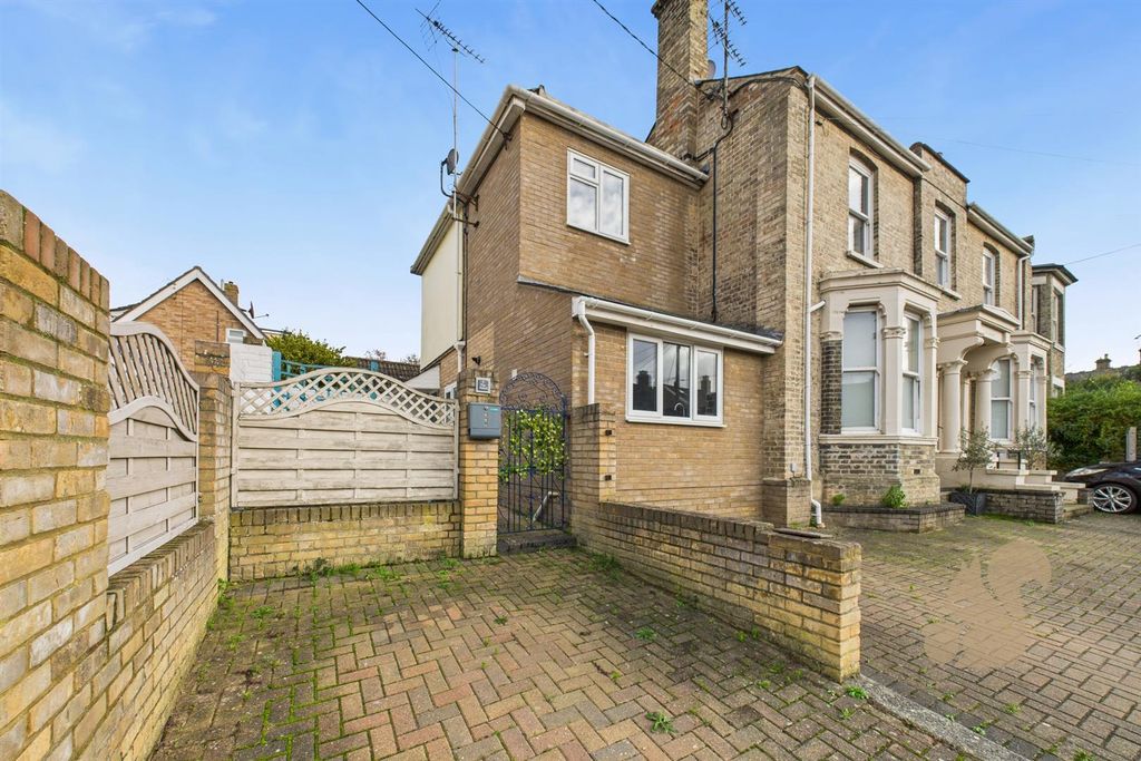 Property photo 1 of 13 Front