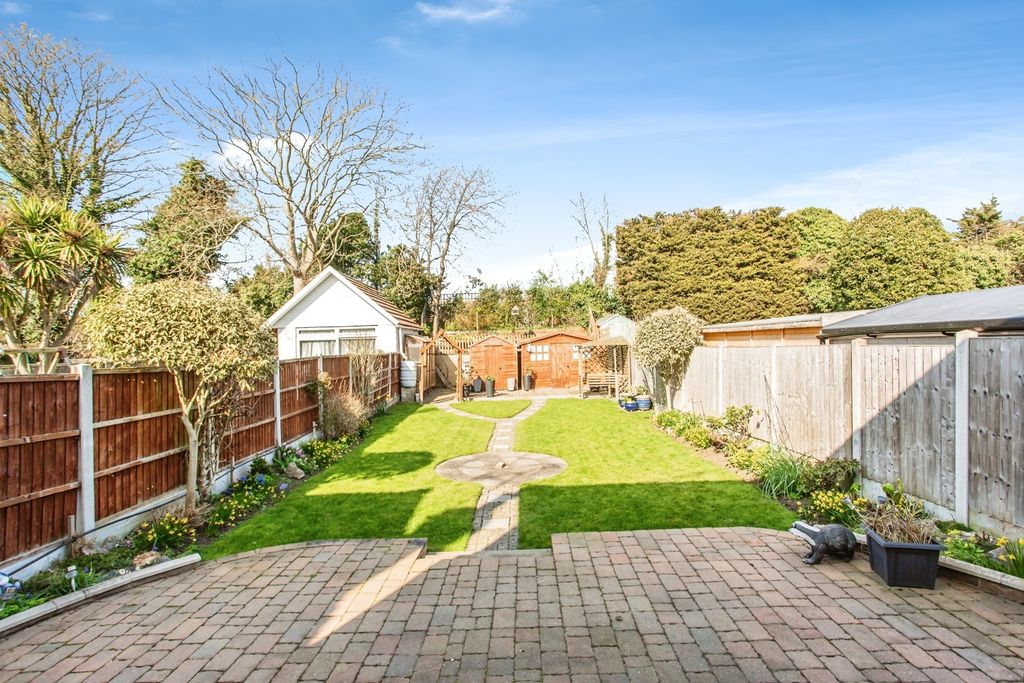 Property photo 3 of 17 Garden