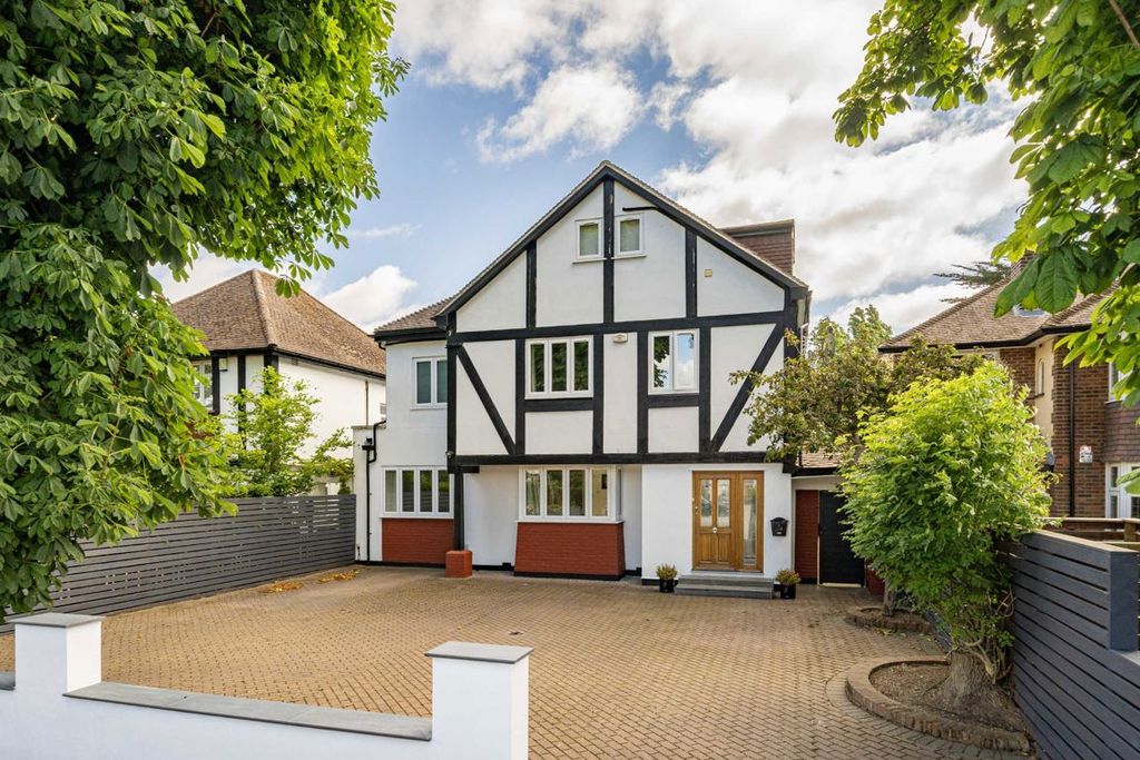 Property photo 1 of 12