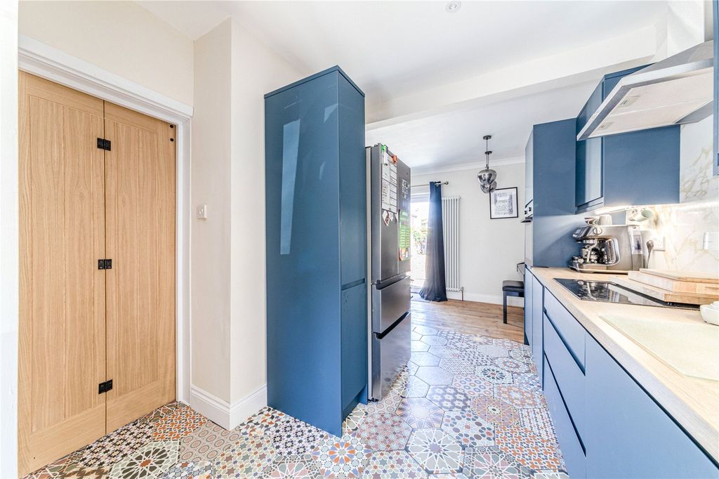 Property photo 3 of 19 Kitchen