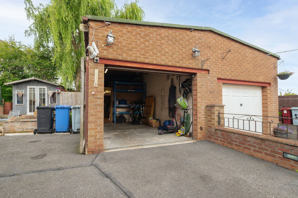 Property photo 2 of 22